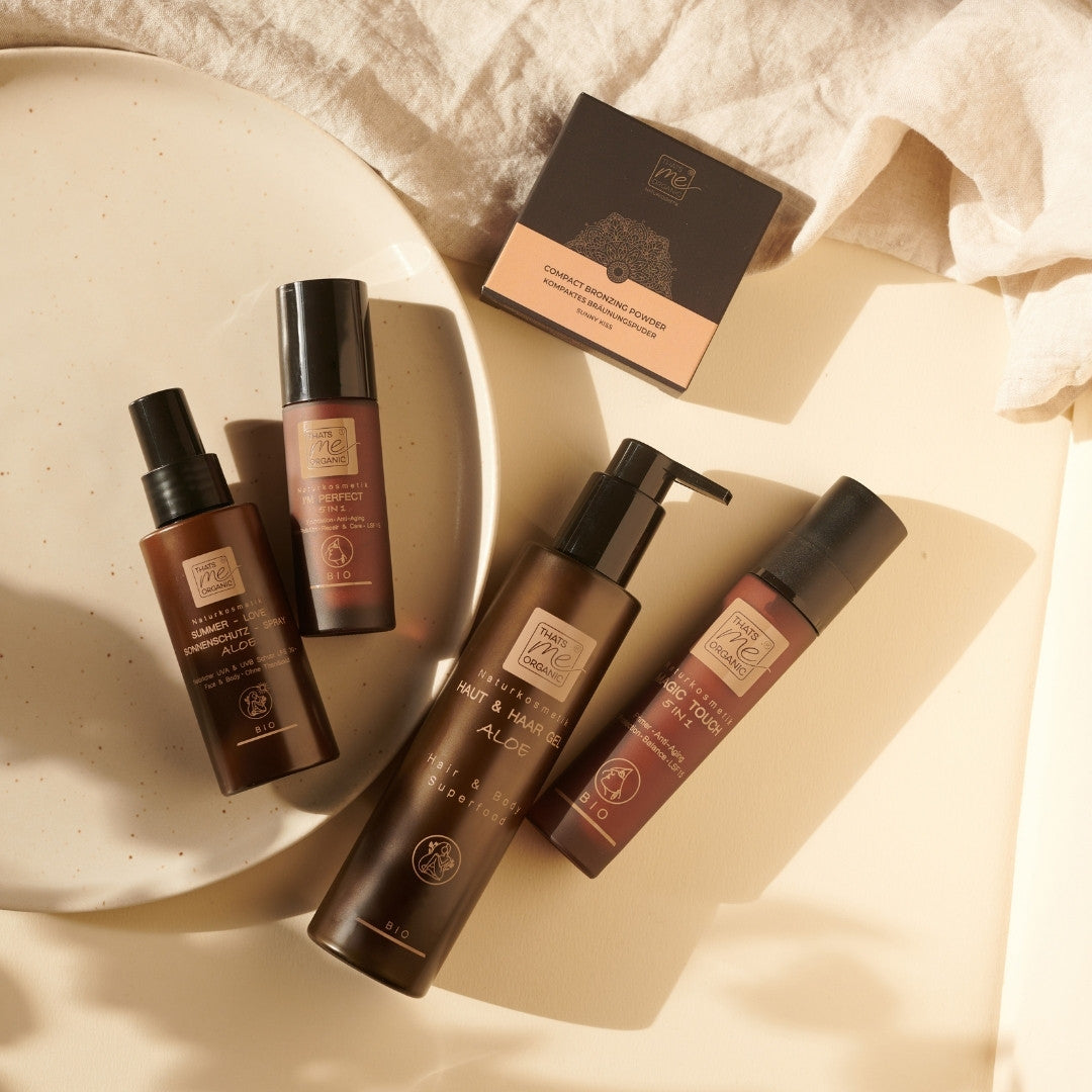 Spezielle Gesichtspfelge für sensible Haut wird auf einem beigen Teller präsentiert