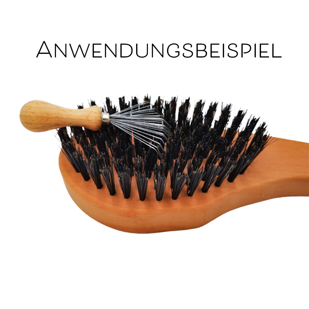 Ein kleines Rechenwerkzeug ruht auf den Borsten einer Thats me Organic® Tropfenform Bürste; der Text lautet ANWENDUNGSBEISPIEL.