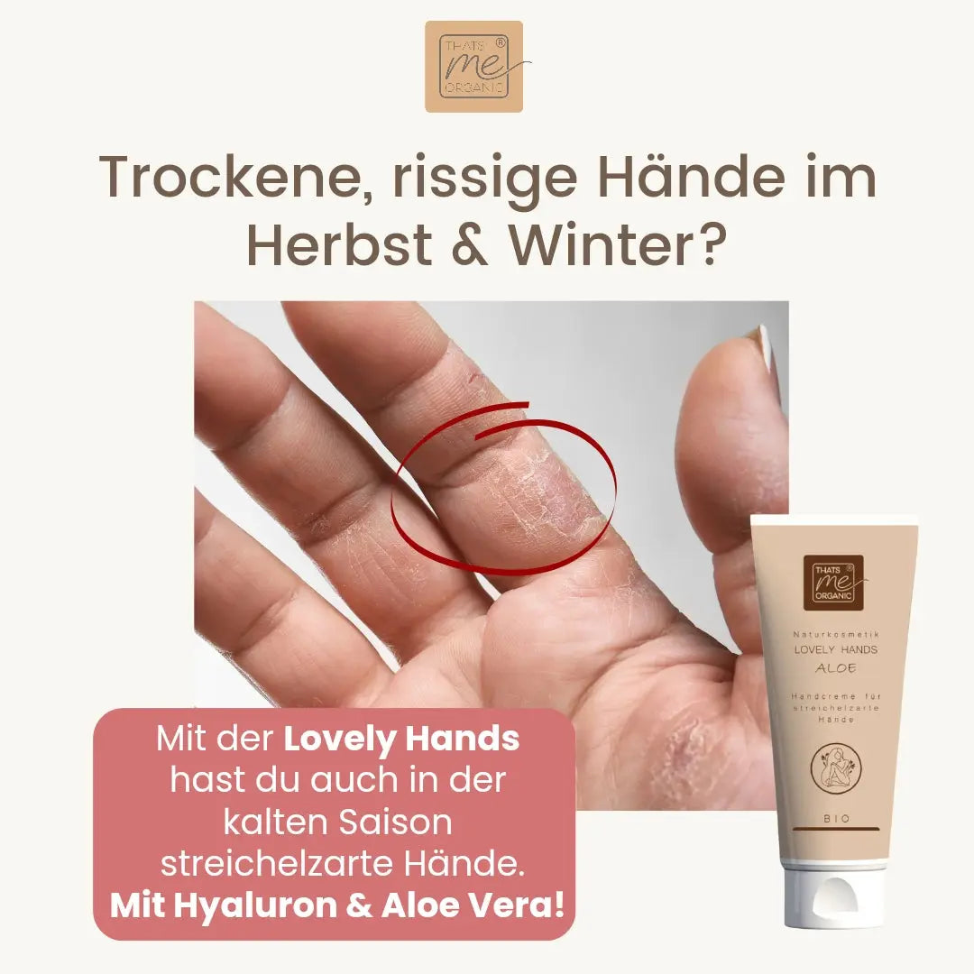 Abgebildet ist eine Hand mit trockener, rissiger Haut; daneben steht eine Tube Thats me Organic® Handcreme mit Hyaluron und Aloe vera.