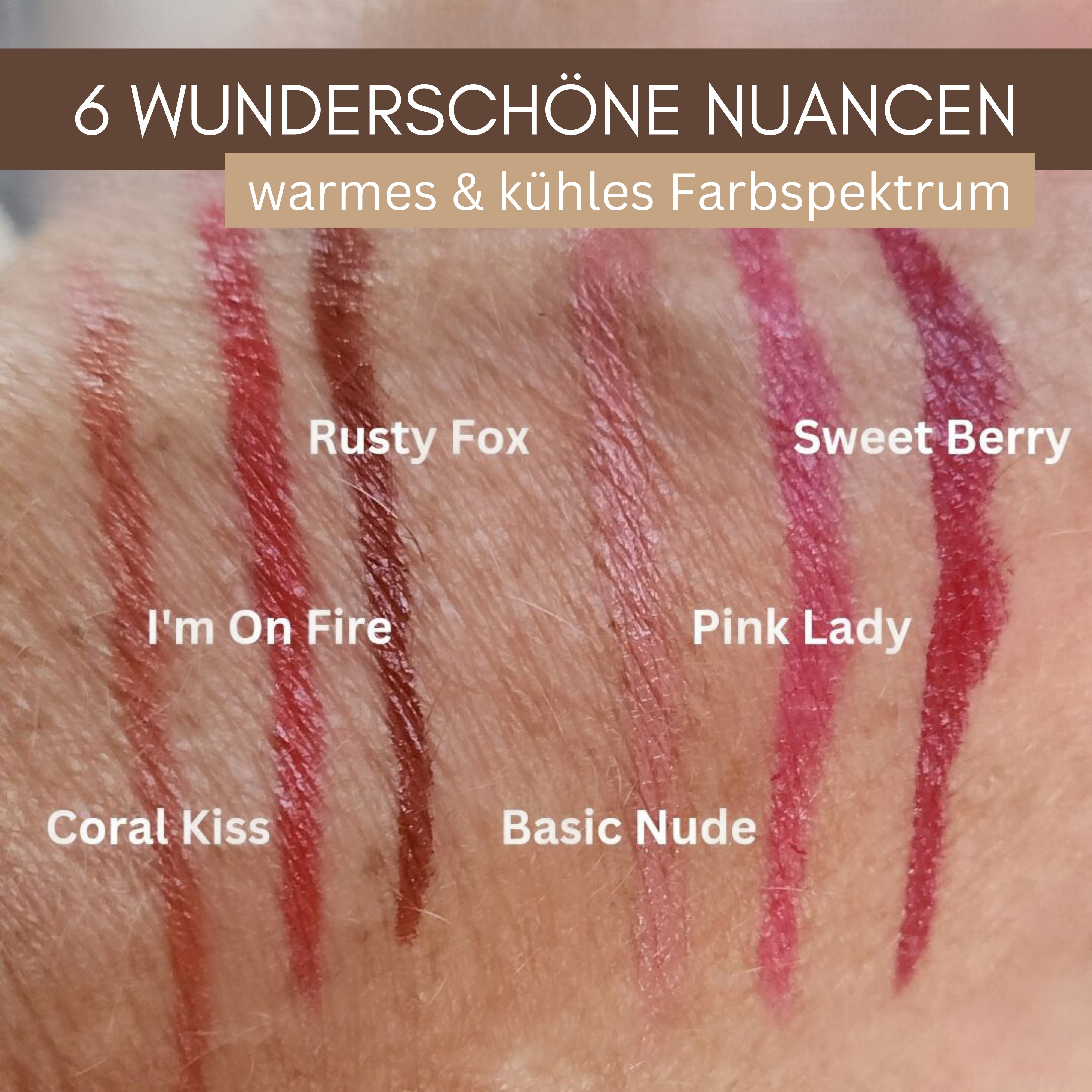 Sechs Farbmuster der Thats me Organic® Bio-Lippenstifte in verschiedenen Farbtönen sind auf einer Hand beschriftet, wobei ein deutscher Text die natürlichen Farben und das Engagement der Marke für die natürliche Lippenpflege hervorhebt.