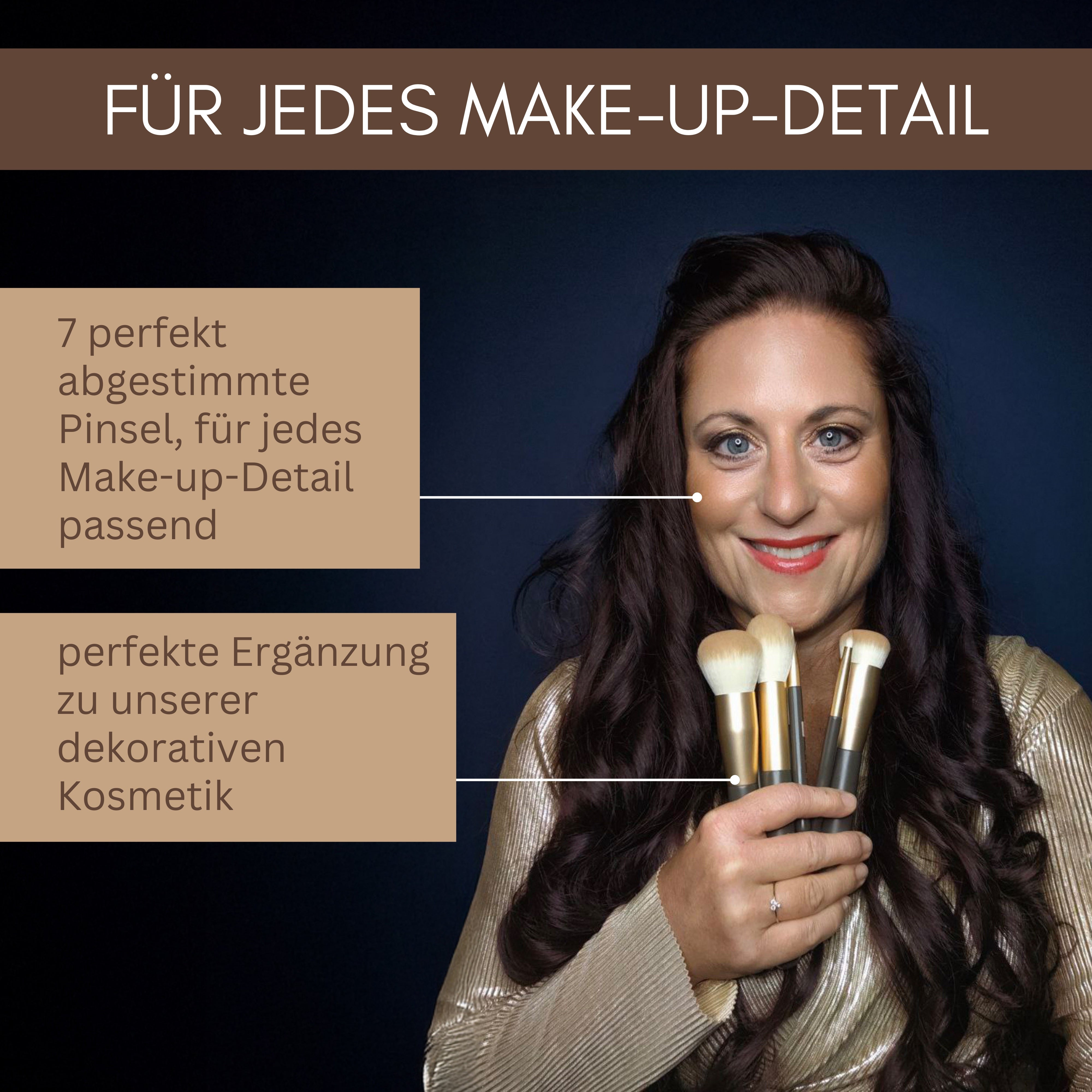 Frau mit langen dunklen Haaren hält vegane Make-up-Pinsel von Thats me Organic® und lächelt; daneben Text zu Make-up-Details und dem Profi-Pinsel Set.