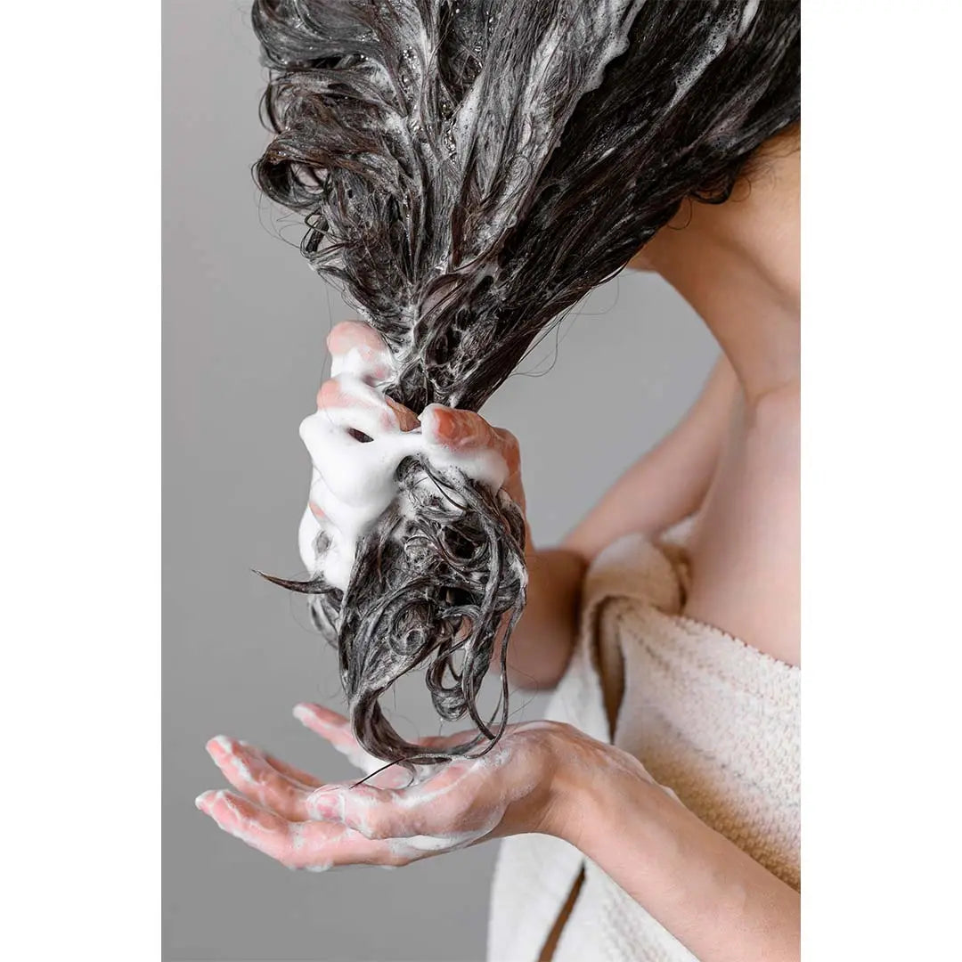 Der "Streu-Peter" für die Trockenshampoo-Lösung