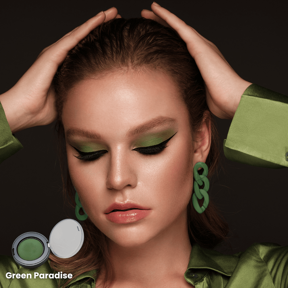Green Paradise Lidschatten in Anwendung – intensiver grüner Eye Look mit natürlichem Finish