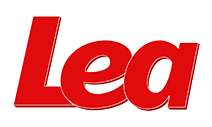 Roter Text auf weißem Hintergrund, der das Wort "Lea" in fetten, kursiven Buchstaben schreibt.