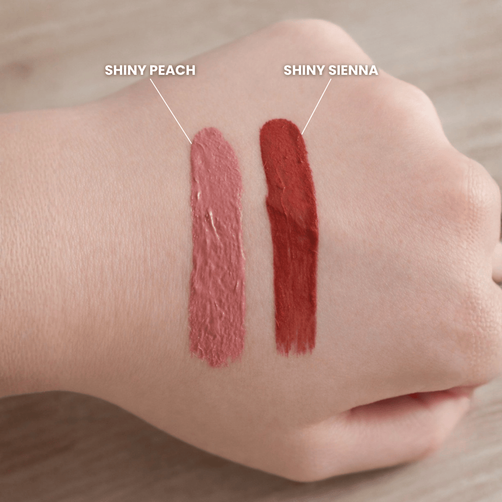 Farbvergleich der Lipgloss Shades Shiny Peach und Shiny Sienna als Swatch auf der Hand