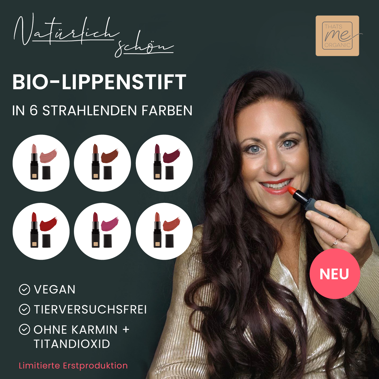 Eine Frau mit langen braunen Haaren trägt Thats me Organic® Lippenstift auf; sechs vegane, tierversuchsfreie Bio-Lippenstifte werden gezeigt. Text hebt natürliche Lippenpflege und tierversuchsfreie Lippenstifte hervor.
