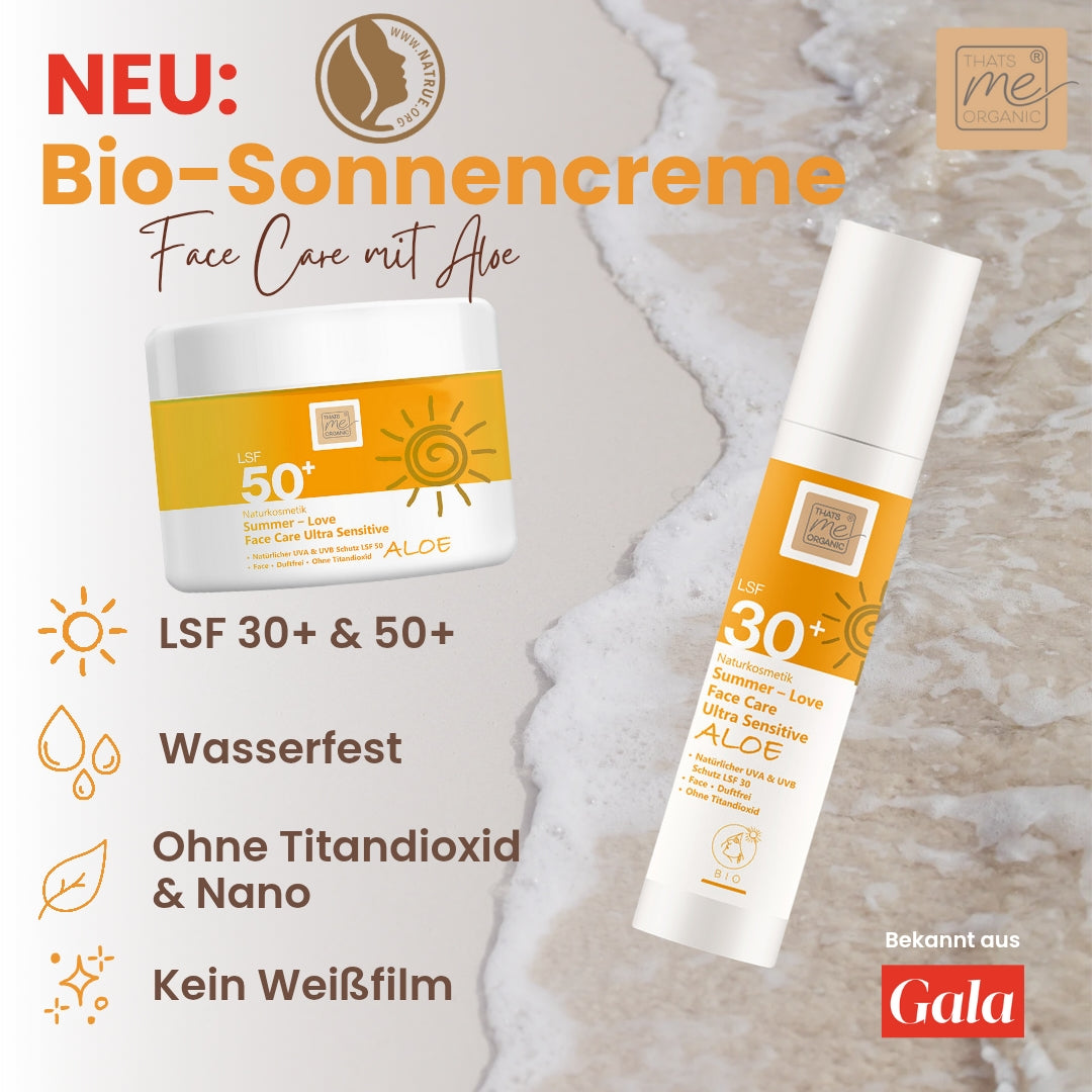 Zwei Flaschen Thats me Organic® Bio Sonnencreme auf Sand, die den Sonnenschutz ohne Titandioxid mit LSF 30+, Aloe und den wichtigsten Eigenschaften hervorheben.