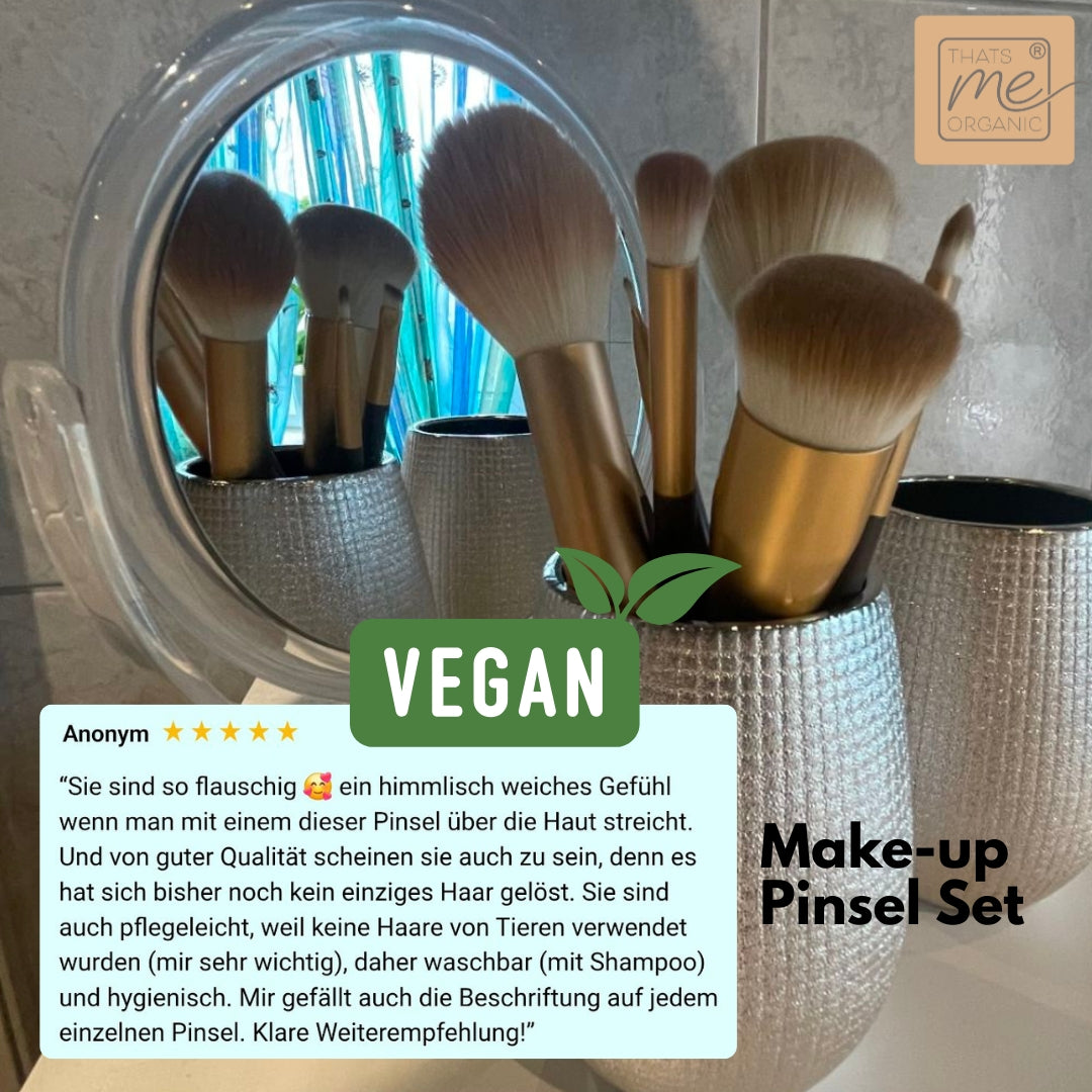 Thats me Organic® vegane Make-up-Pinsel und Profi-Pinsel Set in einem strukturierten Halter auf dem Badezimmerregal, mit positiver Bewertung.