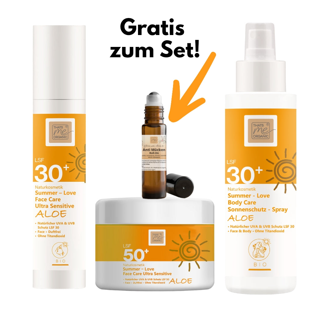 Vier Thats me Organic® Hautpflegeprodukte, darunter ein NATRUE-zertifiziertes Sonnenspray-Set, plus Zubehör. Erhalten Sie einen kostenlosen Anti-Mücken-Roll-on (Pfeil abgebildet). Genießen Sie natürlichen Bio Sonnenschutz für gesunden Hautschutz.