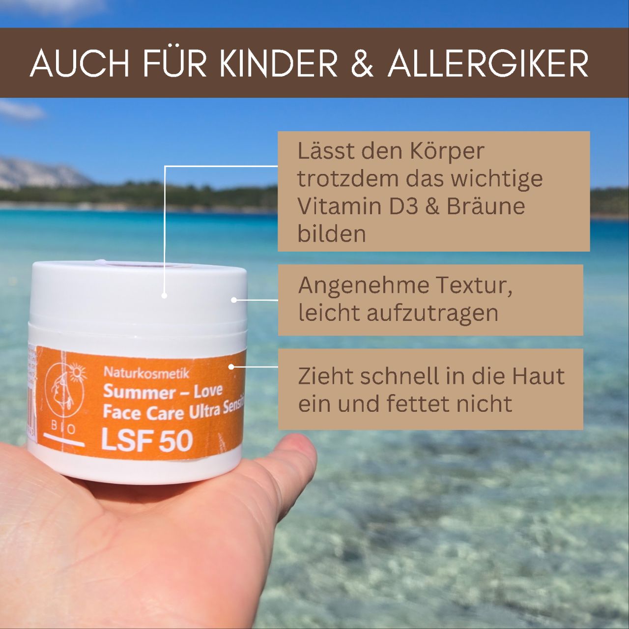Eine Person hält Thats me Organic® Sonnencreme LSF 50+ ohne Titandioxid am Meer; deutscher Text erklärt Vorteile für Kinder, Allergiker und weist auf umfassenden UVA- und UVB-Schutz hin.