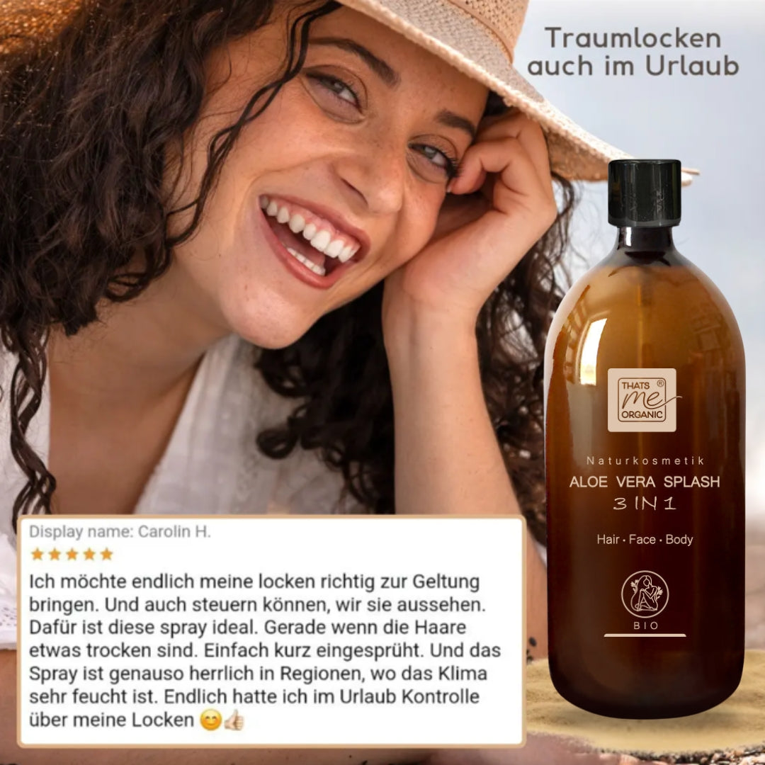 Lächelnde Frau mit lockigem Haar, Text, eine Bewertung und eine Flasche Thats me organic® Bio Aloe Vera Splash Naturkosmetik 3 in 1 Haarprodukt. Auch abgebildet: 1000ml Nachfüllflasche.