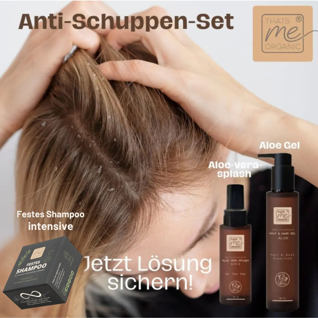 Eine Frau trägt das Thats me Organic® Anti-Schuppen-Set auf ihre Kopfhaut auf - Aloe Vera Shampoo Bar, Aloe Vera Spray und Aloe Gel - um ihre Kopfhaut effektiv zu pflegen.