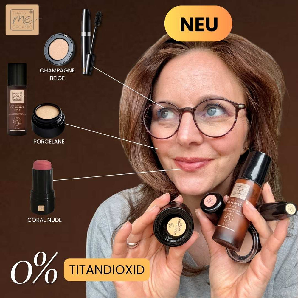 Model zeigt Make up Look mit Coral Nude Stick, Porcelane Foundation und Champagne Beige Lidschatten ohne Titandioxid
