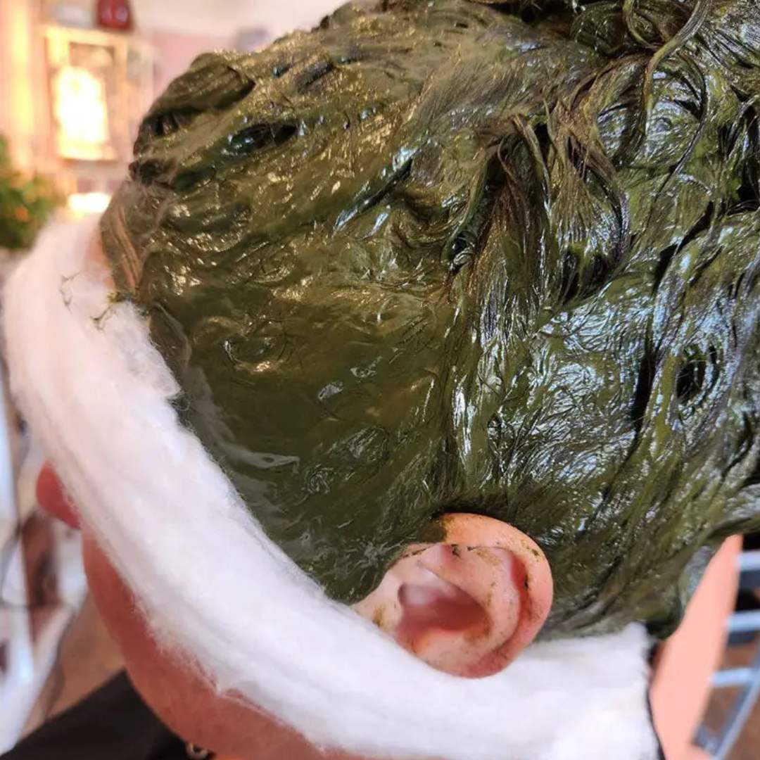 Watte-Wally aus Baumwolle schützt Stirn und Ohren bei der Anwendung von Pflanzenhaarfarbe – natürliche Haarfärbung mit Pflanzenhaarfarbe.