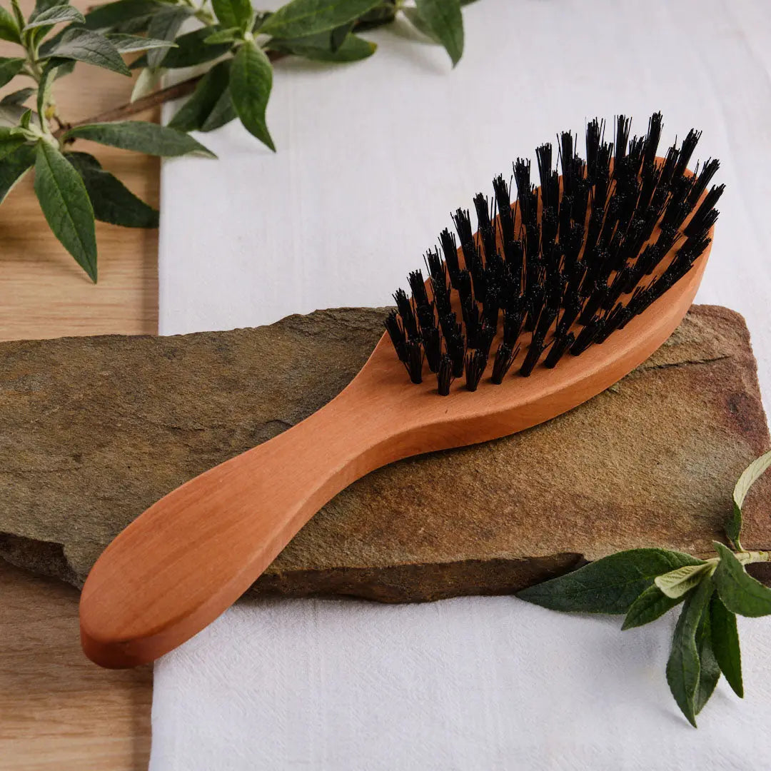 Spazzola professionale forma classica “La collaudata” in legno di pero e setole di cinghiale