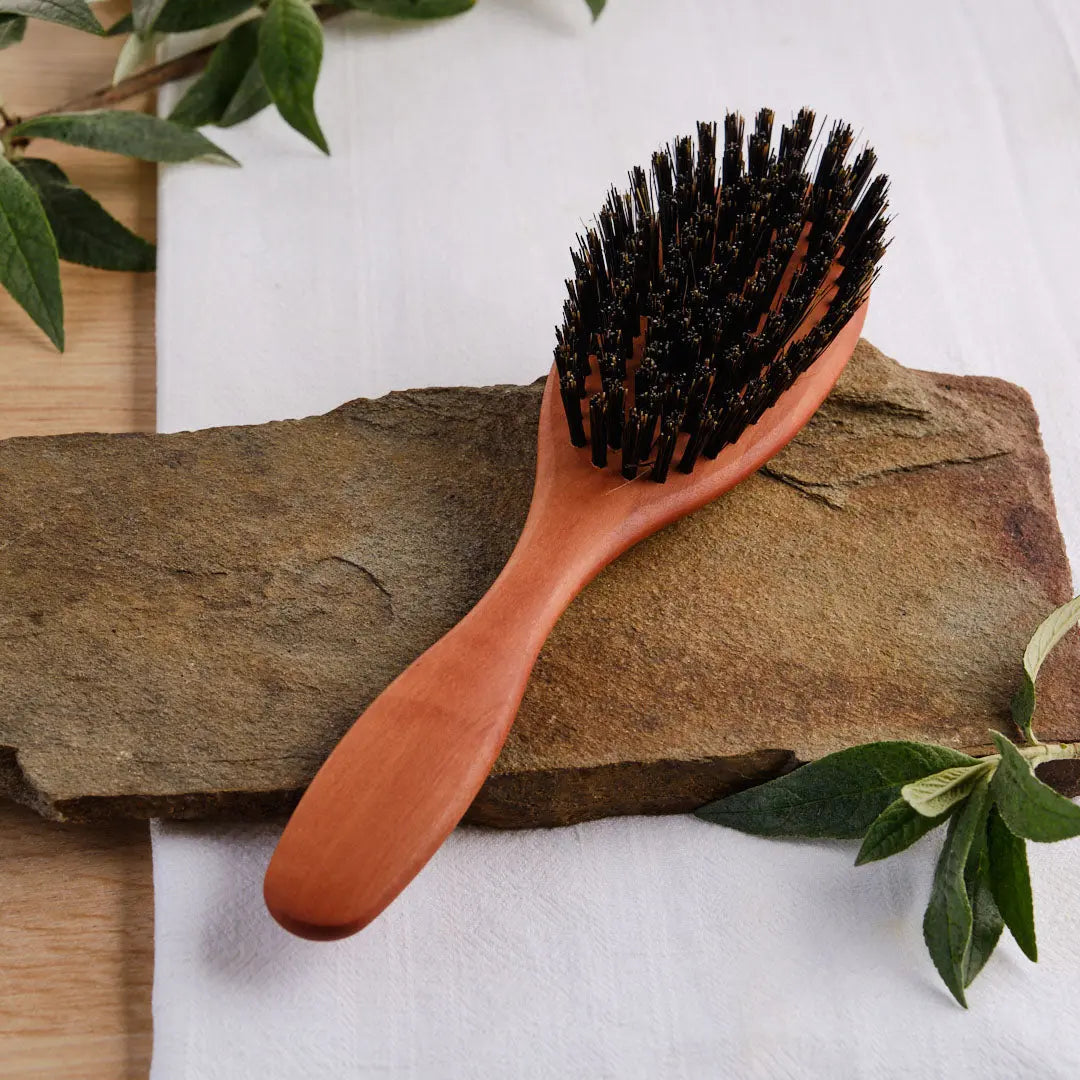 Spazzola professionale “The Slim One” in legno di pero e setole di cinghiale