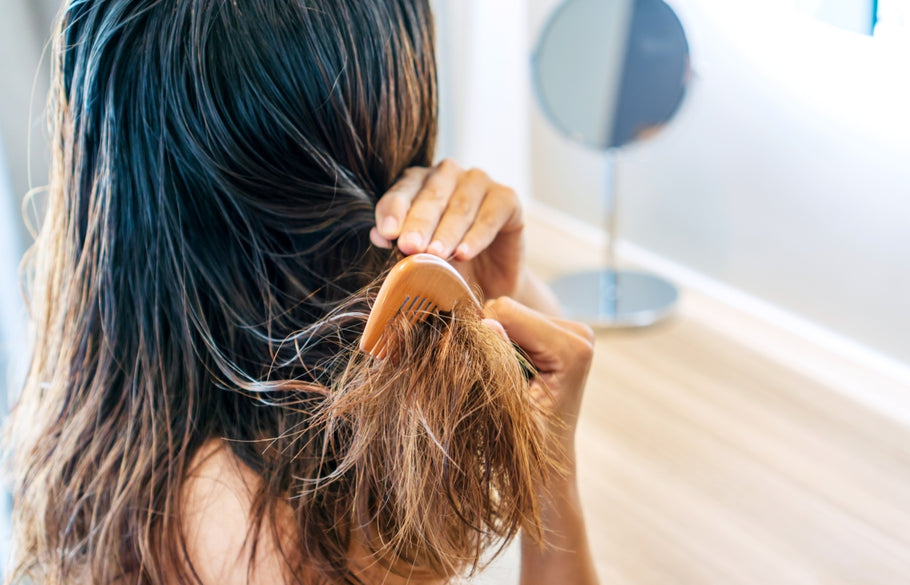 Vorurteil Pflanzenhaarfarbe: Henna macht die Haare trocken - Irrtum!