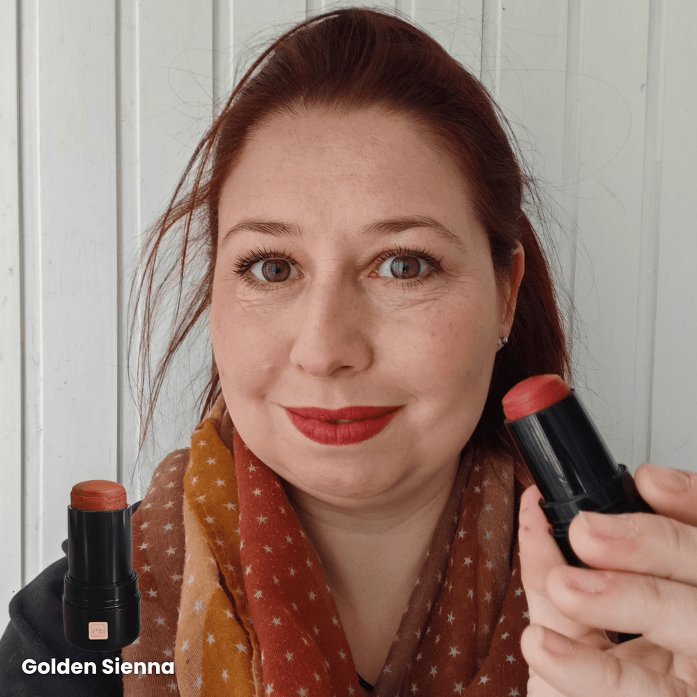 Golden Sienna 3-in-1 Beauty Stick für Lippen, Wangen und Augen – natürlicher warmer Farbton in Anwendung