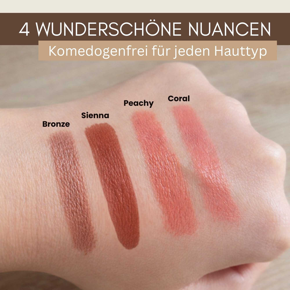 Swatches der vier Nuancen Bronze, Sienna, Peachy und Coral des 3-in-1 Bio Lippenstifts