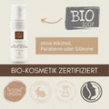 Eine Flasche Thats me Organic® Bio-Haarschaum Styling Mousse, hergestellt mit natürlichen Inhaltsstoffen und mit Symbolen für grausamkeitsfreie, chemikalienfreie und bio-zertifizierte Qualitäten versehen.