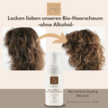 Vorher-Nachher-Ansicht von lockigem Haar unter Verwendung von Thats me Organic® Bio-Haarschaum Styling Mousse mit natürlichen Inhaltsstoffen, Produkt siehe unten.