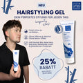 Thats me organic Styling Gel - "Die Uschi" auf einem Beigenenen Hintergrund mit Blumen & Steinen. ein junger Mann hält das Styling-Gel wärend sich im Hintergrund ein Element mit -25% befindet