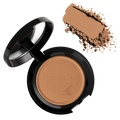 Eine Packung Thats me Organic® pressed Bronzing Powder bronzer mit etwas losem Puder auf weißem Hintergrund.