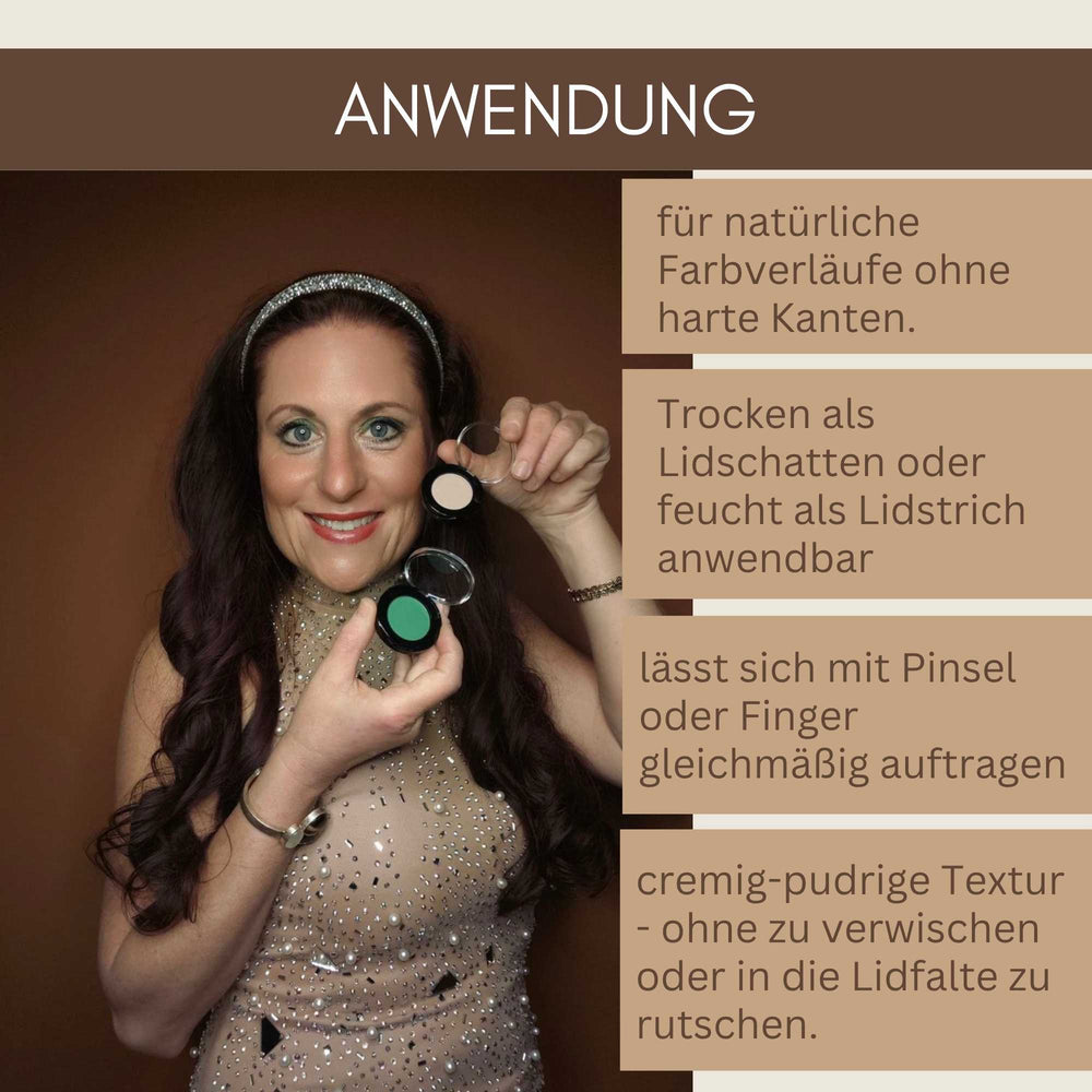 Anwendung des Bio Lidschattens Champagne Beige am Model für natürliche Farbverläufe und weiche Übergänge