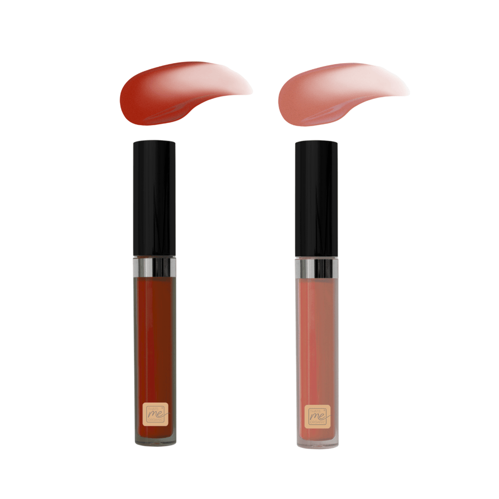 Zwei Lipglosse in den Farben Shiny Sienna und Shiny Peach mit passenden Farbswatches
