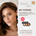 Frau mit sanftem Make-up; Text wirbt für Thats me Organic® veganes Bio-Puder für alle Hauttypen, das einen mattierenden Effekt bietet. Frei von Chemikalien und Grausamkeiten.