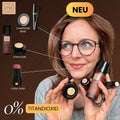 Model zeigt Make up Look mit Coral Nude Stick, Porcelane Foundation und Champagne Beige Lidschatten ohne Titandioxid