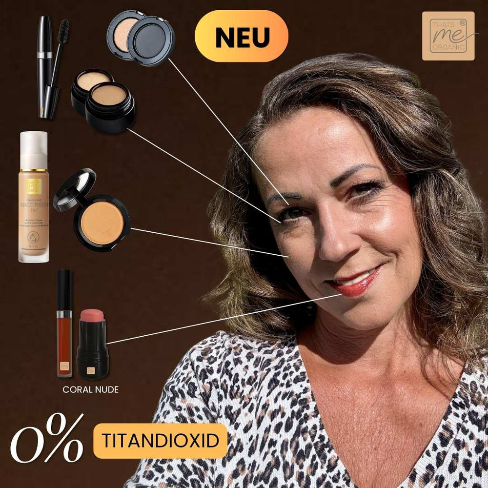 Model zeigt Make up Look mit Coral Nude Lippenstift, Foundation, Mascara und Lidschatten ohne Titandioxid