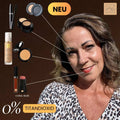 Model zeigt Make up Look mit Coral Nude Lippenstift, Foundation, Mascara und Lidschatten ohne Titandioxid