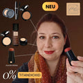 Model zeigt Make up Look mit Golden Sienna Stick, Foundation, Mascara und Lidschatten ohne Titandioxid