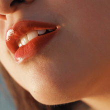 Lade das Bild in den Galerie-Viewer, Lipgloss &quot;Perlglanz Sienna&quot; für schöne gepflegte Lippen - handgemachte Bio Naturkosmetik
